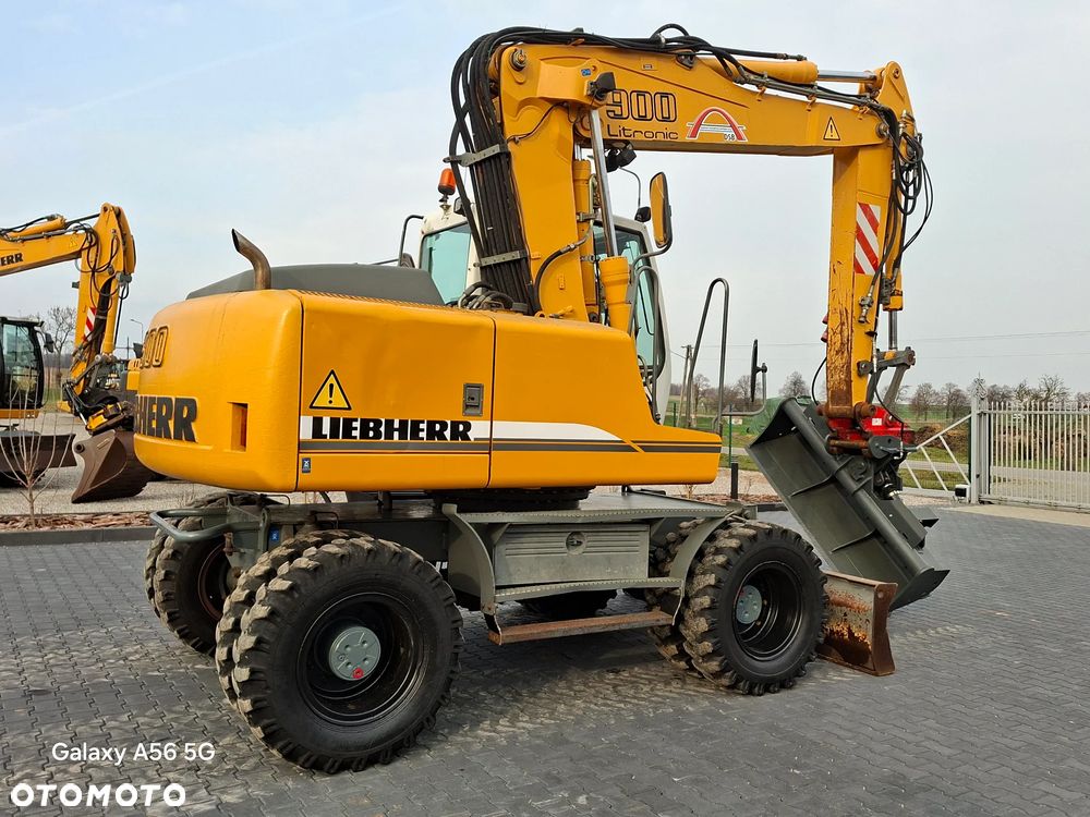 Liebherr LIEBHERR A900 - 12
