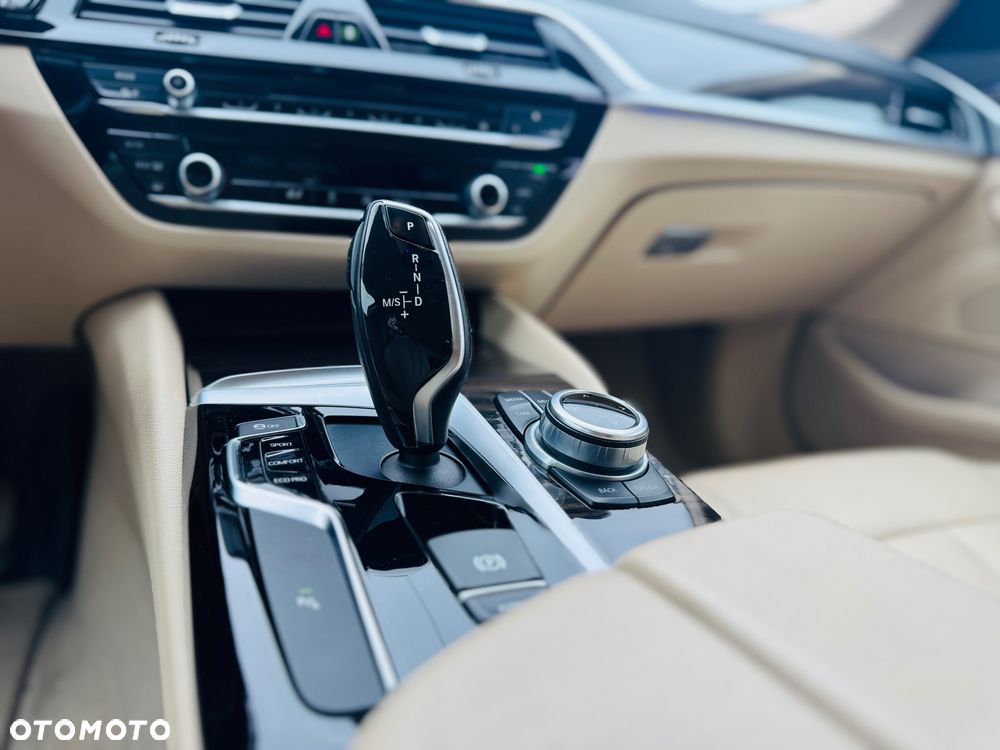 BMW Seria 5 520d Luxury Line sport - 10