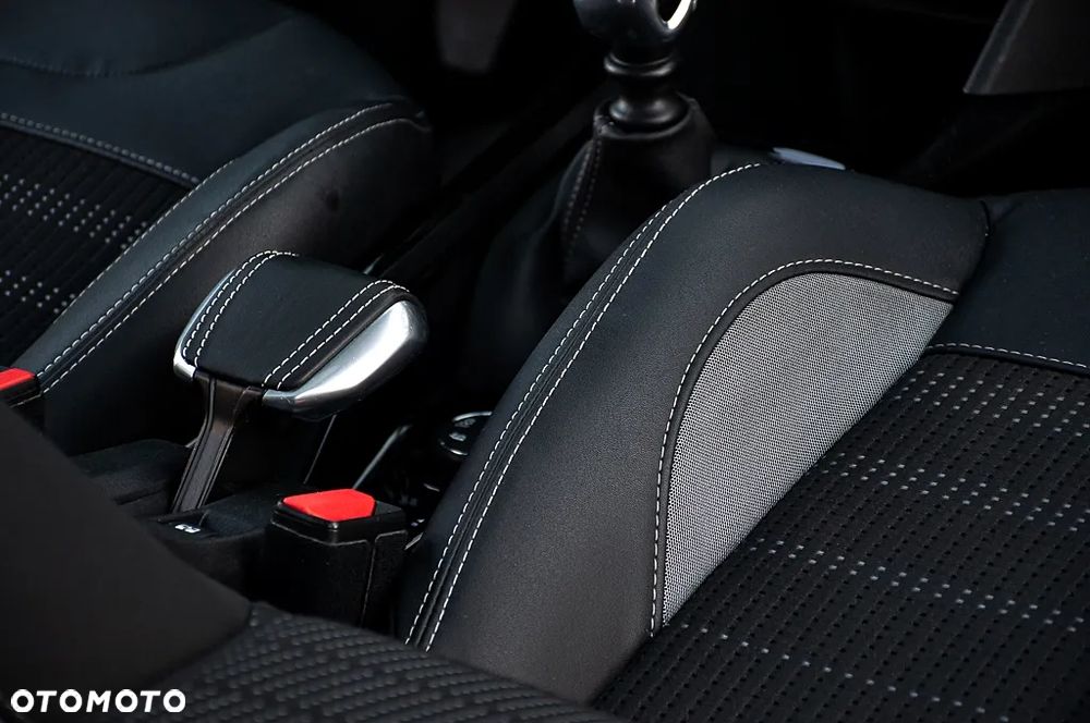 Peugeot 2008 BlueHDi FAP 120 STOP & START Business-Line - 28