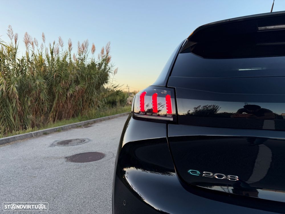 Peugeot e-208 Allure Pack - 14