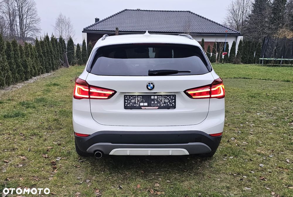 BMW X1 xDrive18d Sport Line - 4