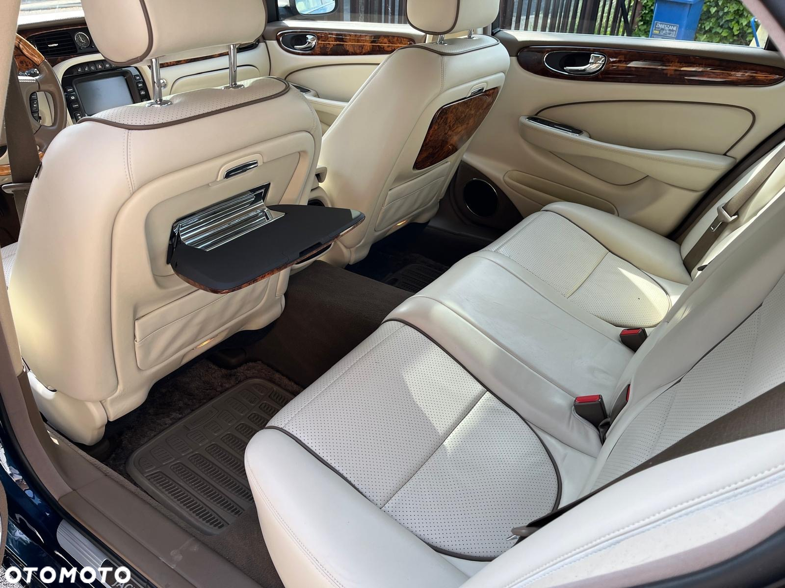 Jaguar XJ XJ8 4.2 LWB - 25