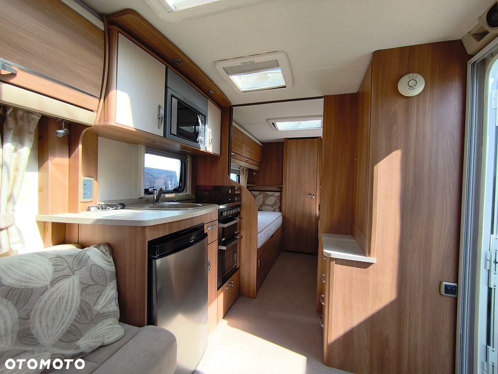 SWIFT CONQUEROR 565 - 17