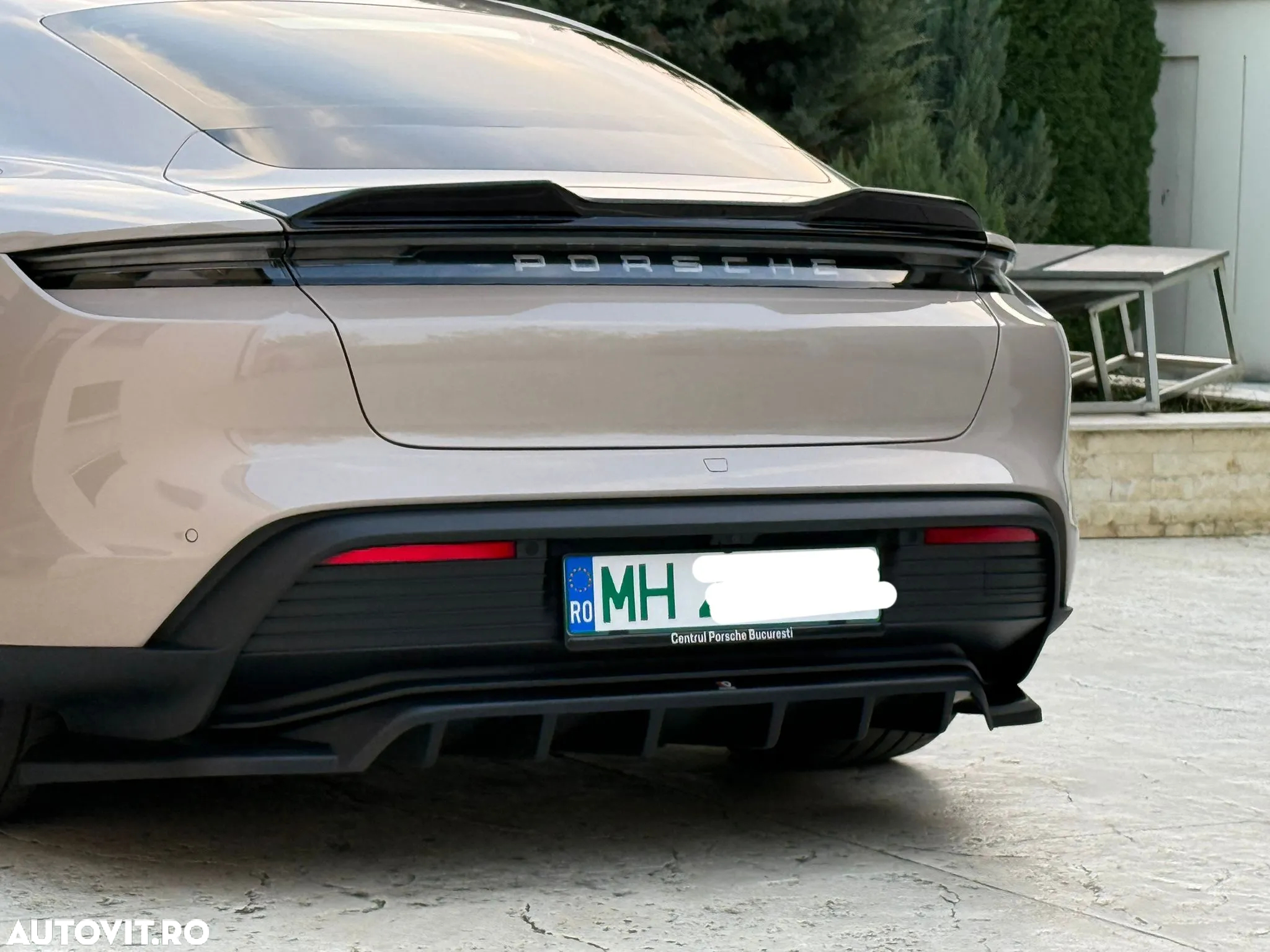 Porsche Taycan - 18