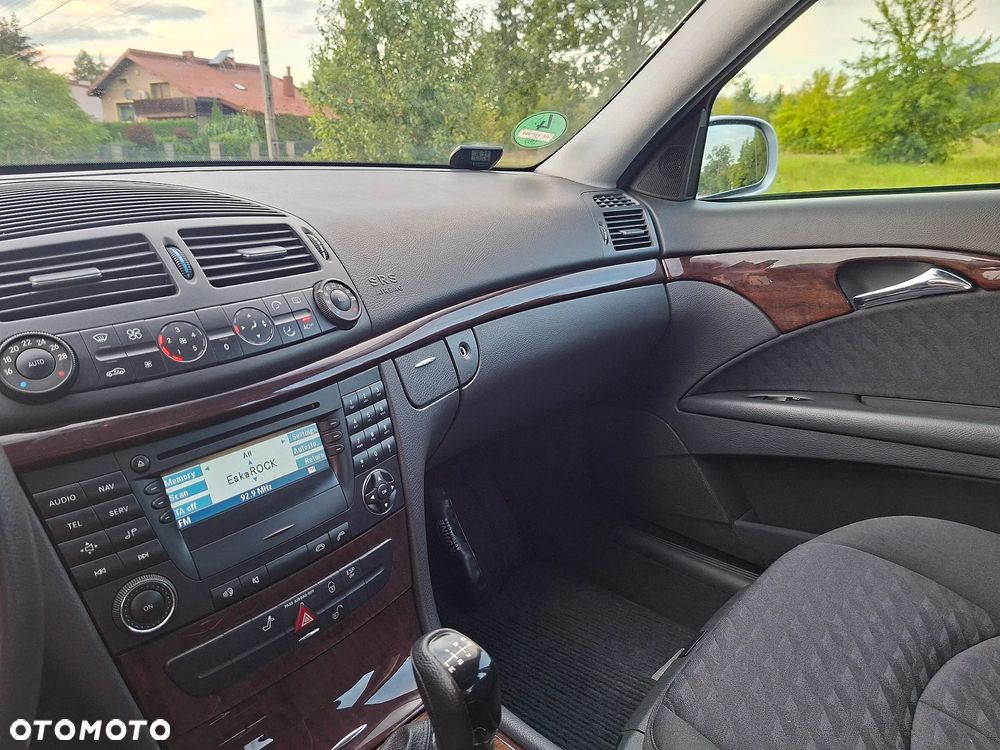 Mercedes-Benz Klasa E 200 Kompressor Classic - 30