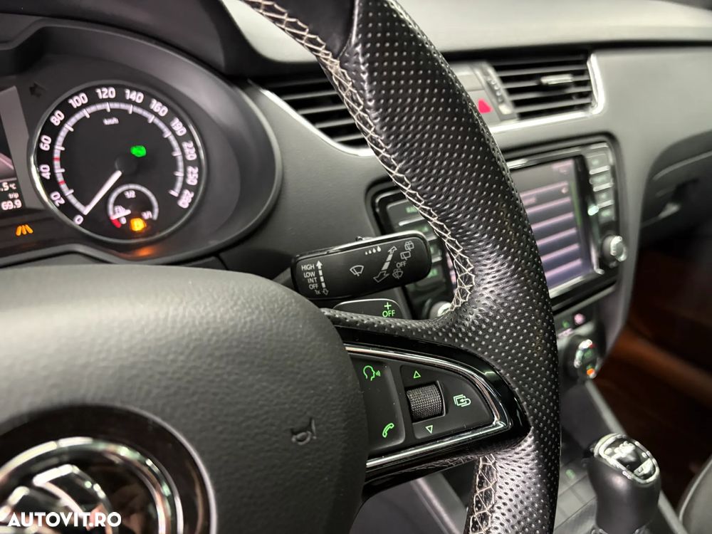 Skoda Octavia 2.0 TDI DSG RS - 23