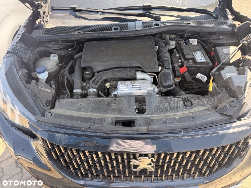 Peugeot 2008 PureTech 130 EAT8 GT - 4
