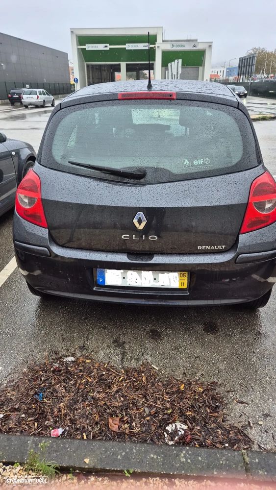 Renault Clio 1.2 16V Confort Authentique - 9