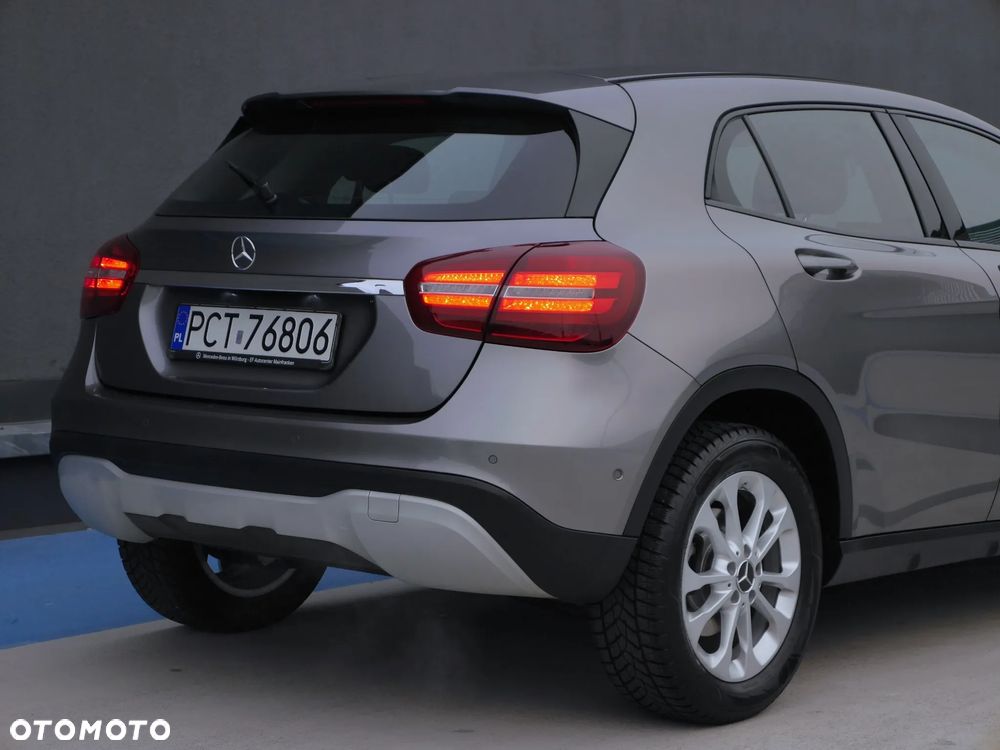 Mercedes-Benz GLA 180 7G-DCT - 41