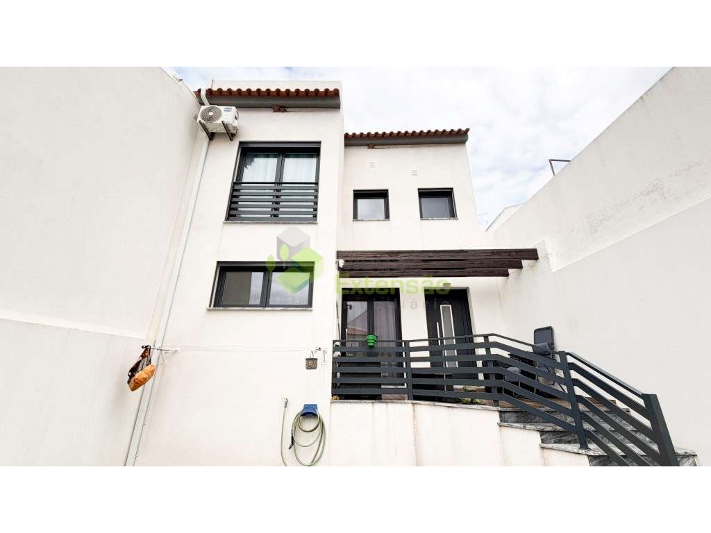 Moradia contemporânea, 3 suites, no Seixal da Lourinhã - Apenas 1 k... - Grande imagem: 2/26