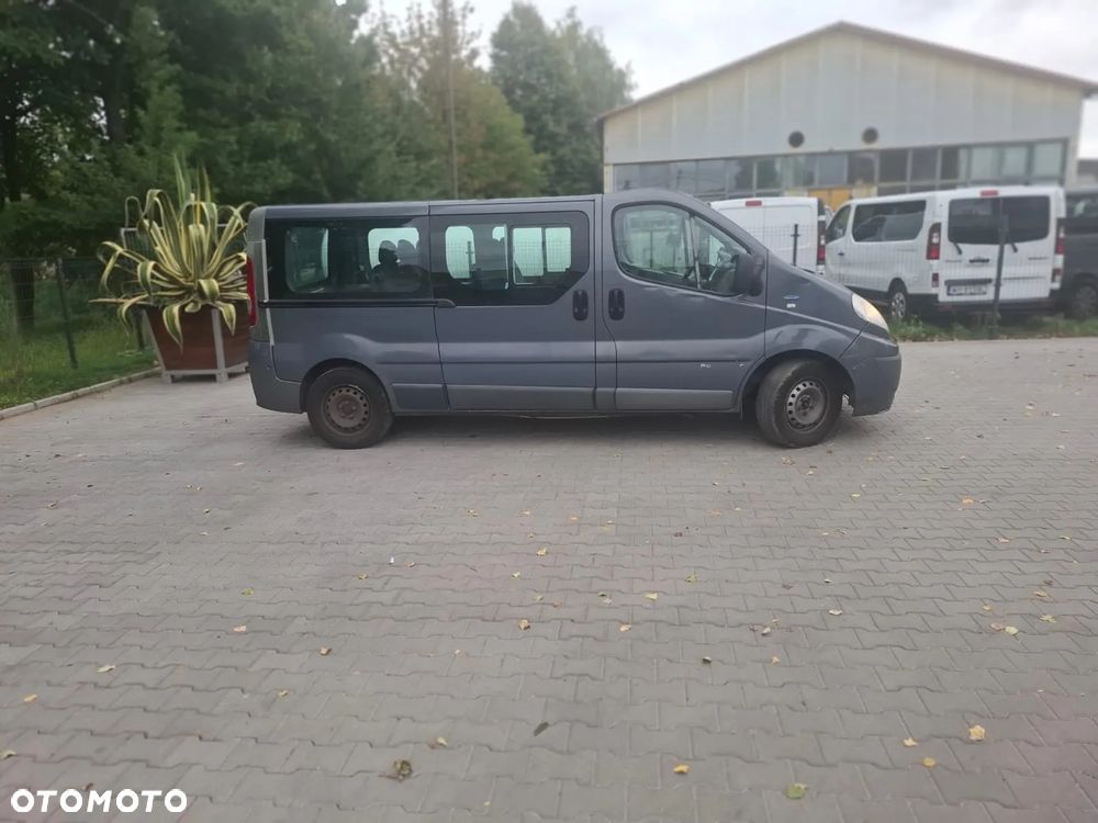 Renault Trafic Grand Passenger Black Edition - 7