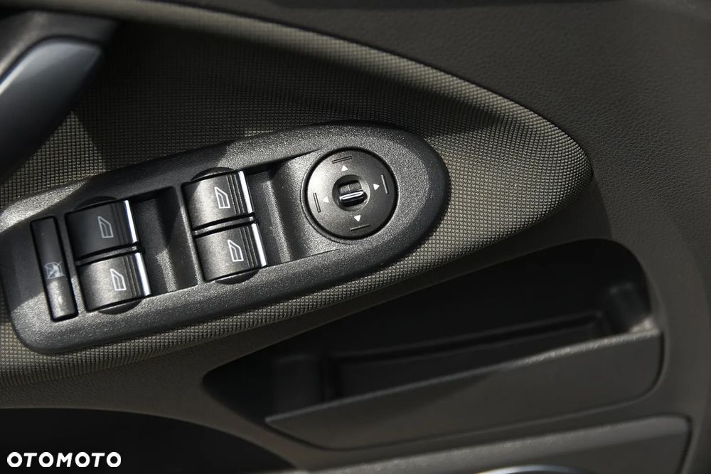 Ford Kuga 2.0 TDCi 2x4 Titanium - 27