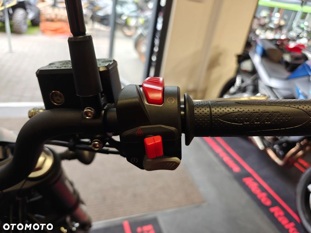 QJMOTOR SRV 125V - 13