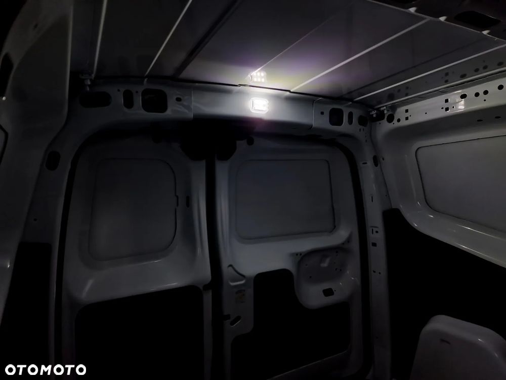 Ford Transit Courier - 22