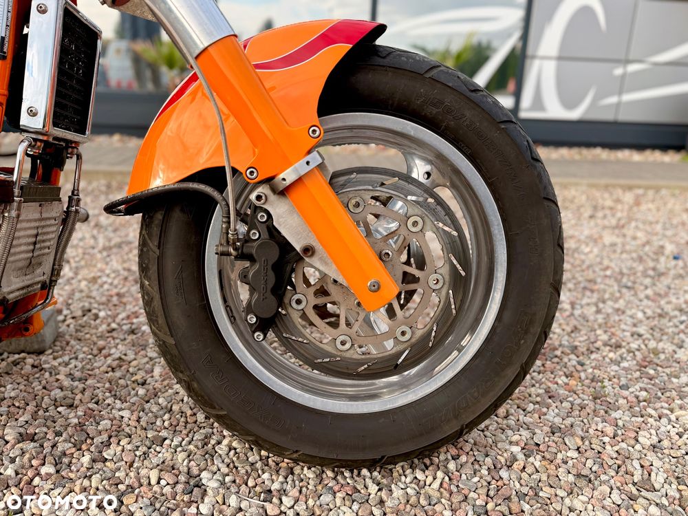 Suzuki Intruder - 14