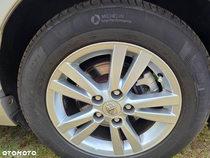 Toyota Avensis 1.8 Sol EU5 - 6