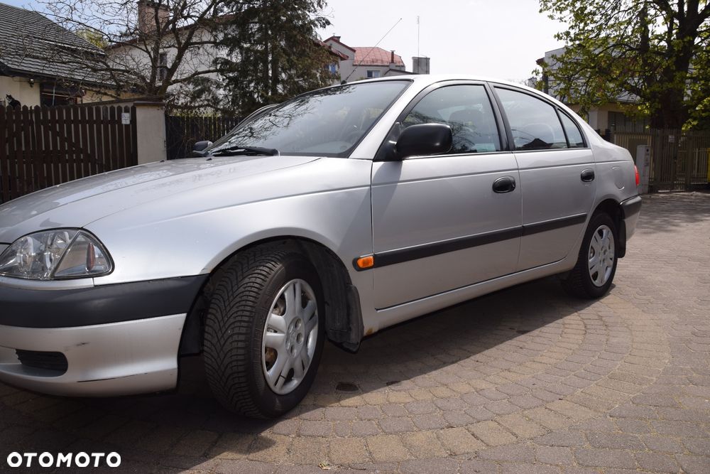 Toyota Avensis 1.6 VVT-i Terra - 2