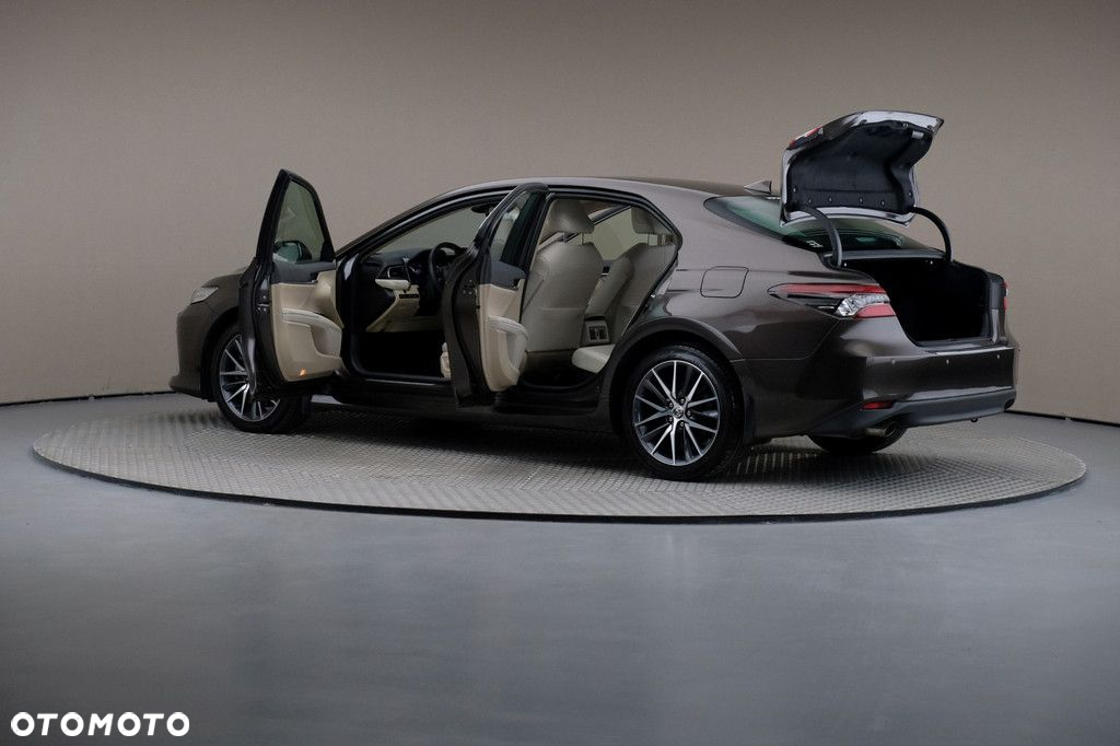 Toyota Camry - 7