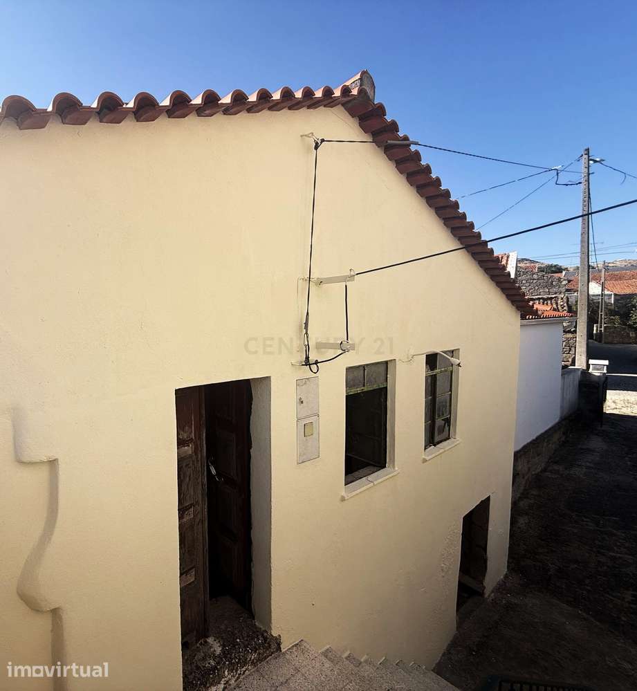 Imóvel Para Reconstrução Acessível em Localização Privilegiada - Grande imagem: 2/5