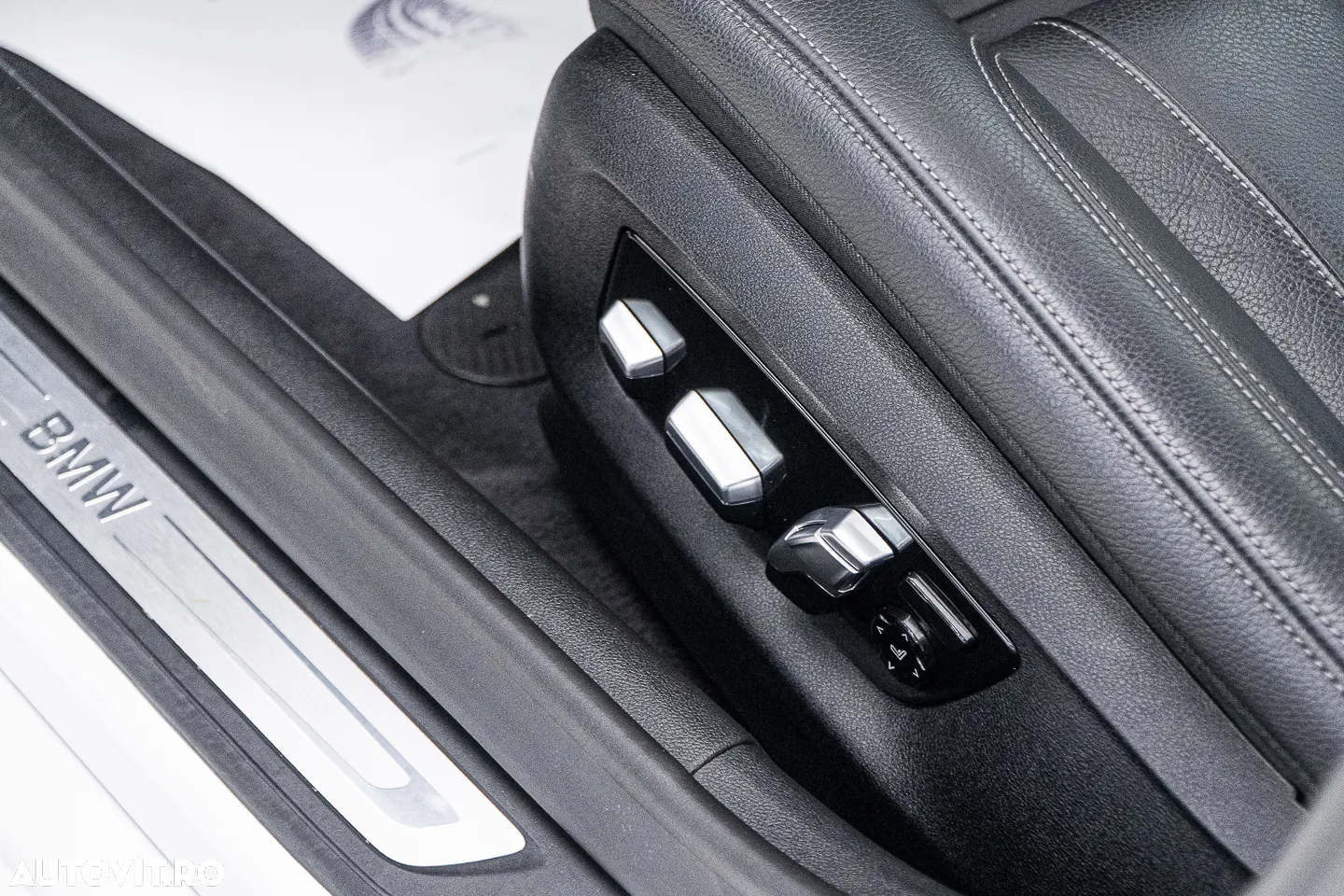 BMW Seria 5 520i Aut. Sport Line - 23