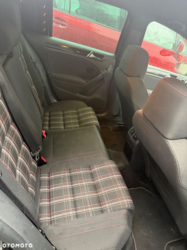 Volkswagen Golf - 10