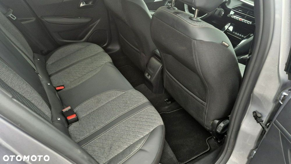 Peugeot 208 - 13