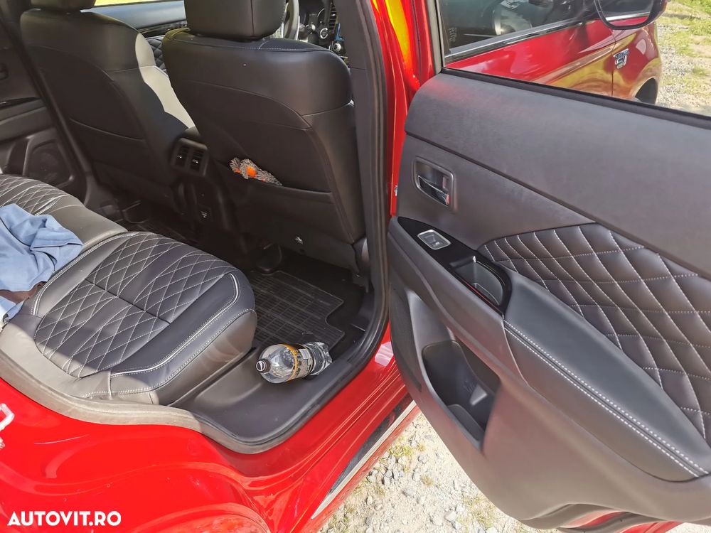 Mitsubishi Outlander PHEV 2.4 L 4X4 Instyle - 13