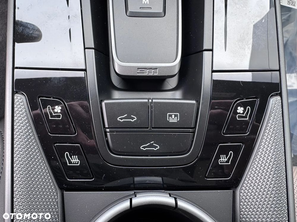 Porsche 911 Carrera 4S - 23