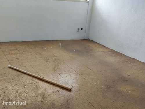Armazém Falagueira Amadora, 2 pisos 4 divisões - Grande imagem: 4/5