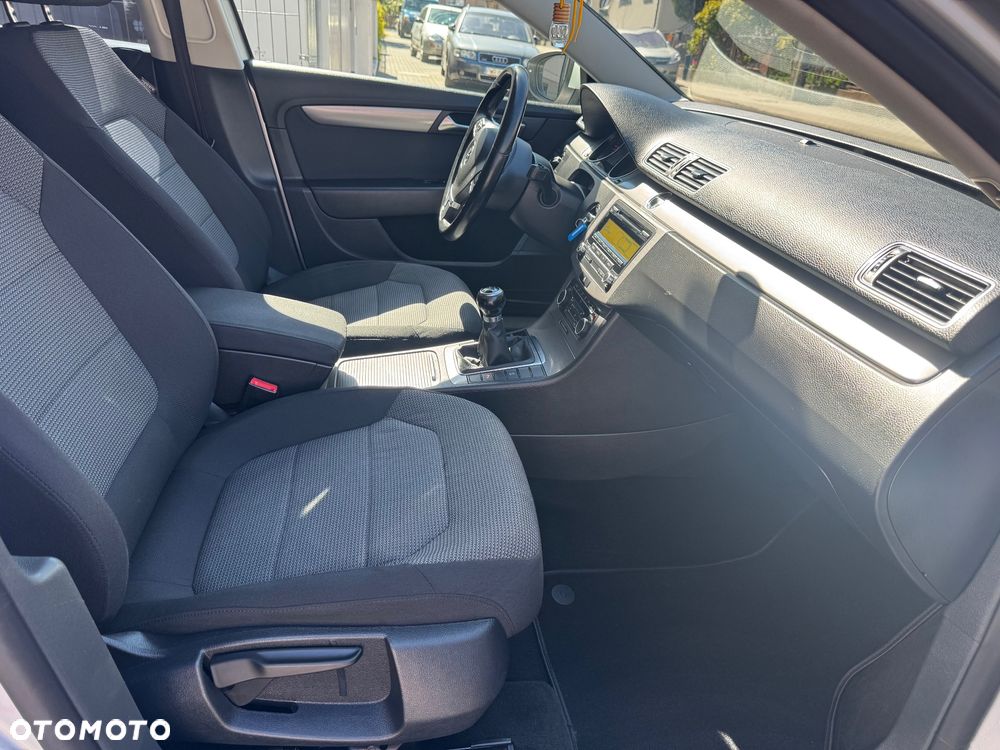 Volkswagen Passat 1.6 TDI Comfortline - 9