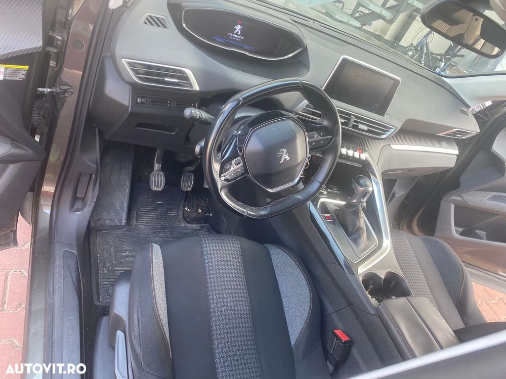 Peugeot 3008 1.2 PureTech Turbo S&S Active - 8