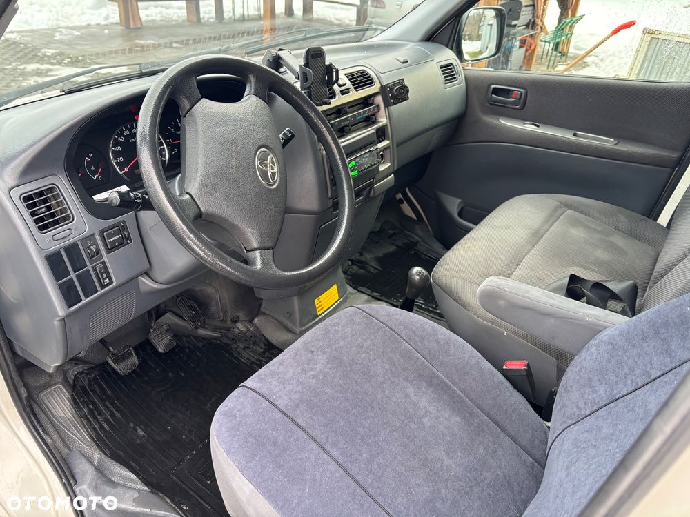 Toyota Hiace - 9
