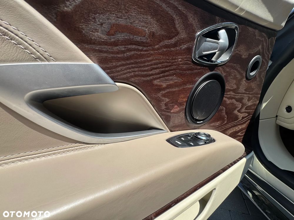 Aston Martin DB11 Launch Edition - 23