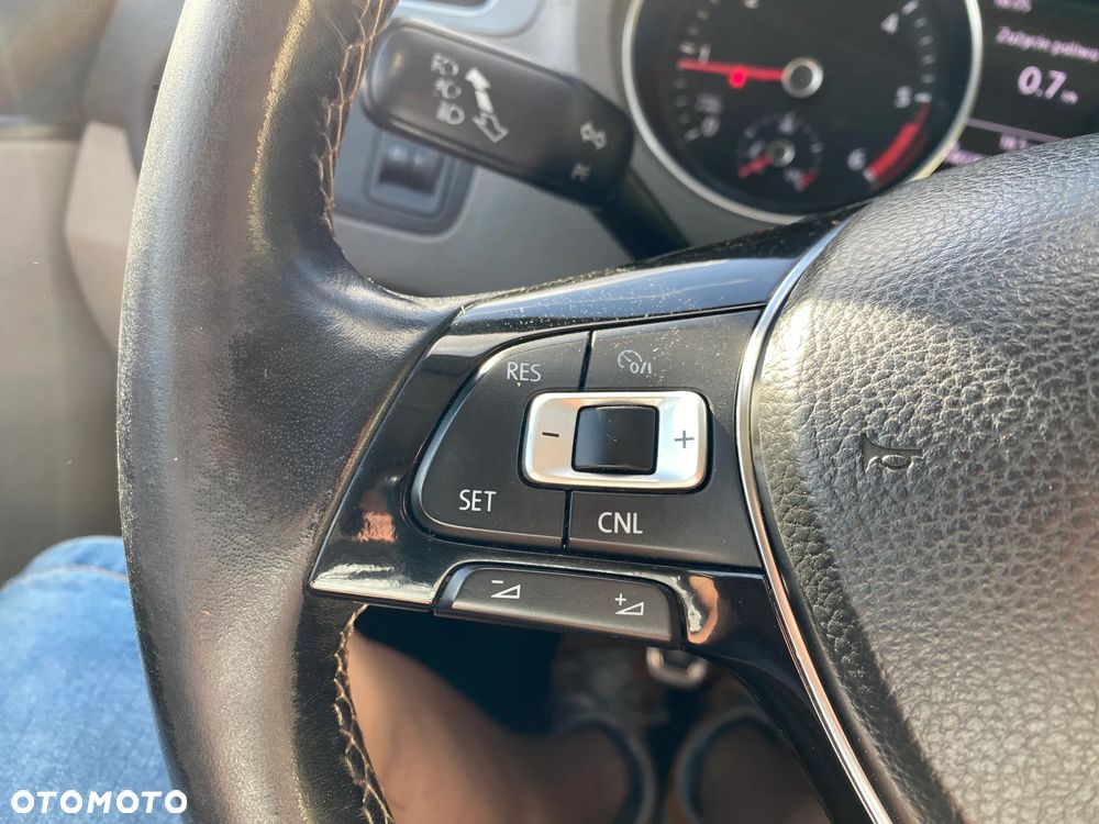 Volkswagen Polo 1.4 TDI (Blue Motion Technology) Comfortline - 19