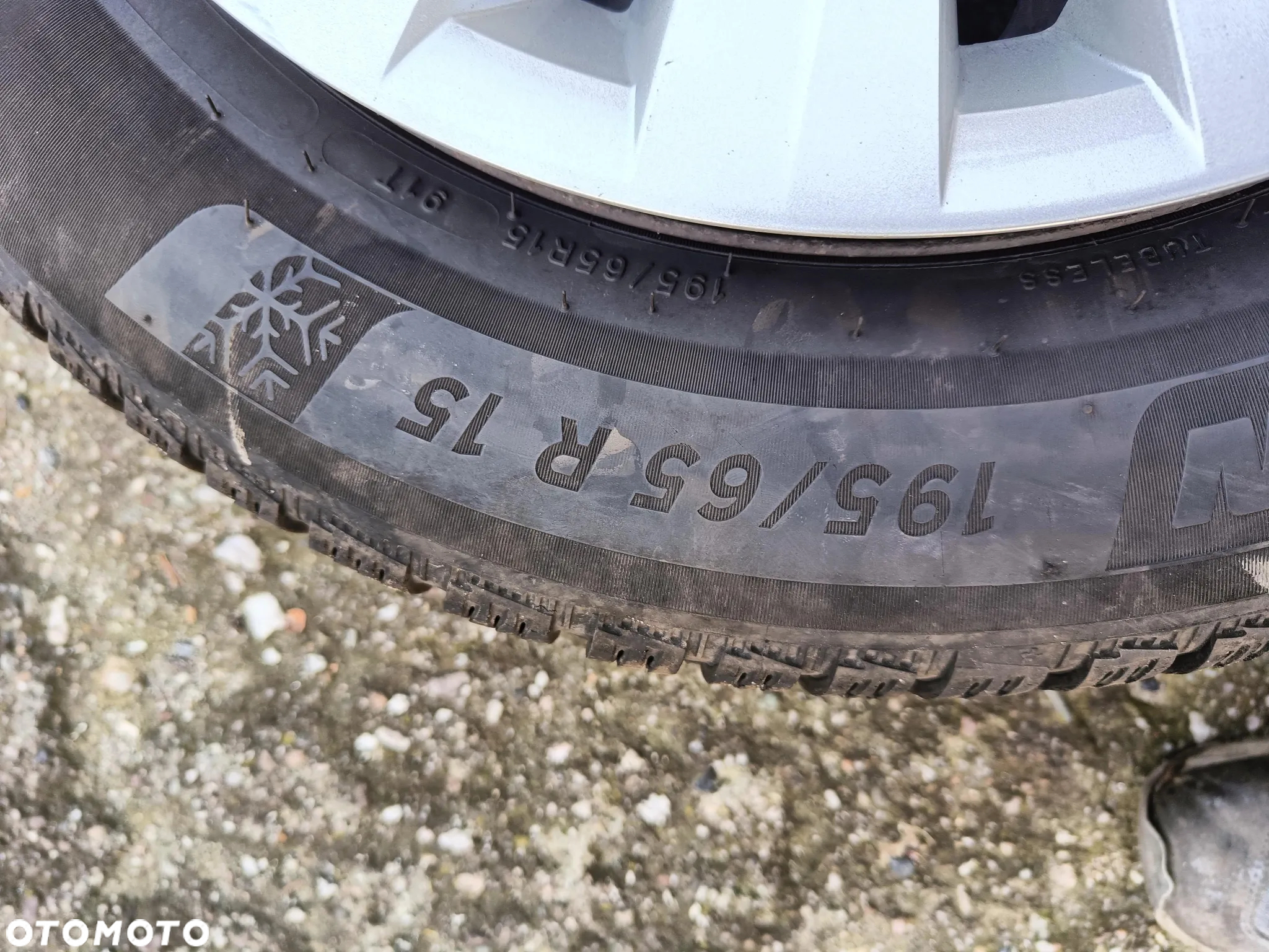VOLKSWAGEN VW GOLF VII 7 KOŁA ZIMOWE MICHELIN 195/65 R15 15 5X112 - 8