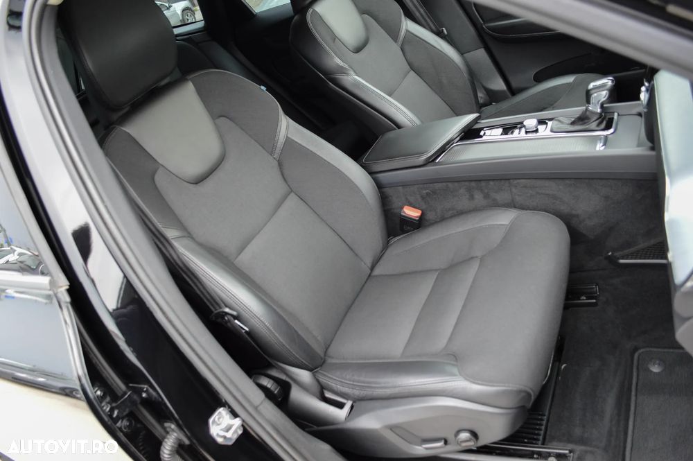 Volvo XC 60 D4 AWD Momentum - 33