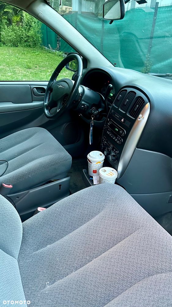 Chrysler Town & Country - 8