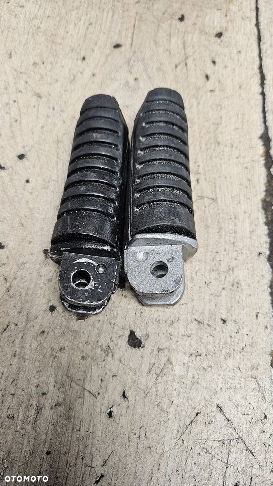 Podnóżek lewy prawy Suzuki GSX 1400 - 4