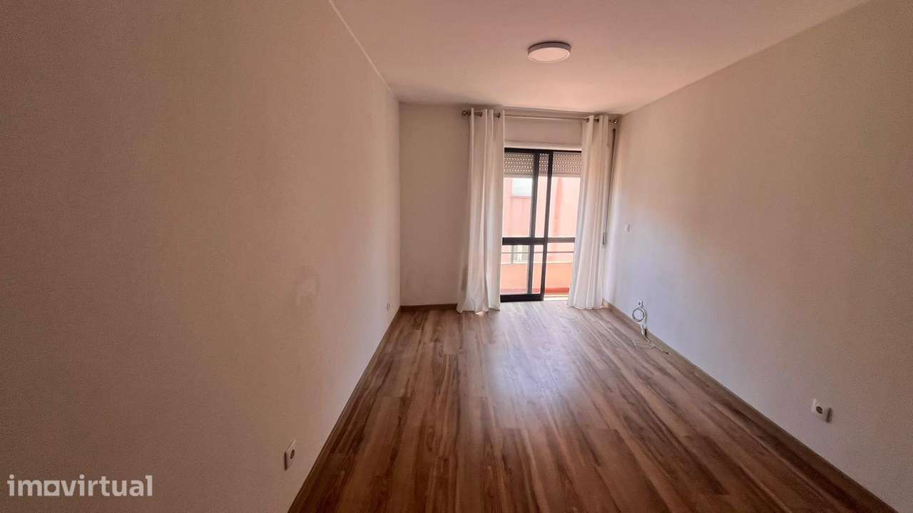 T1 c/varanda, elevador e pronto a habitar - Grande imagem: 5/12