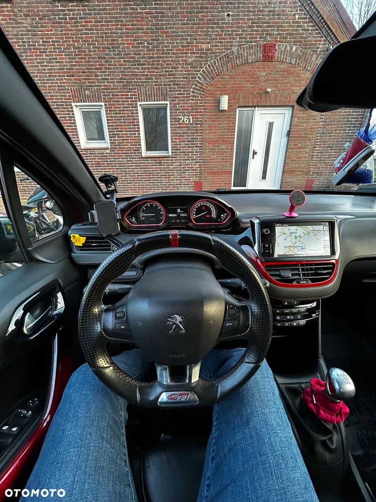 Peugeot 208 GTI 200 THP - 11