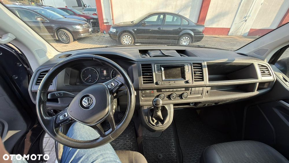 Volkswagen Caravelle - 8