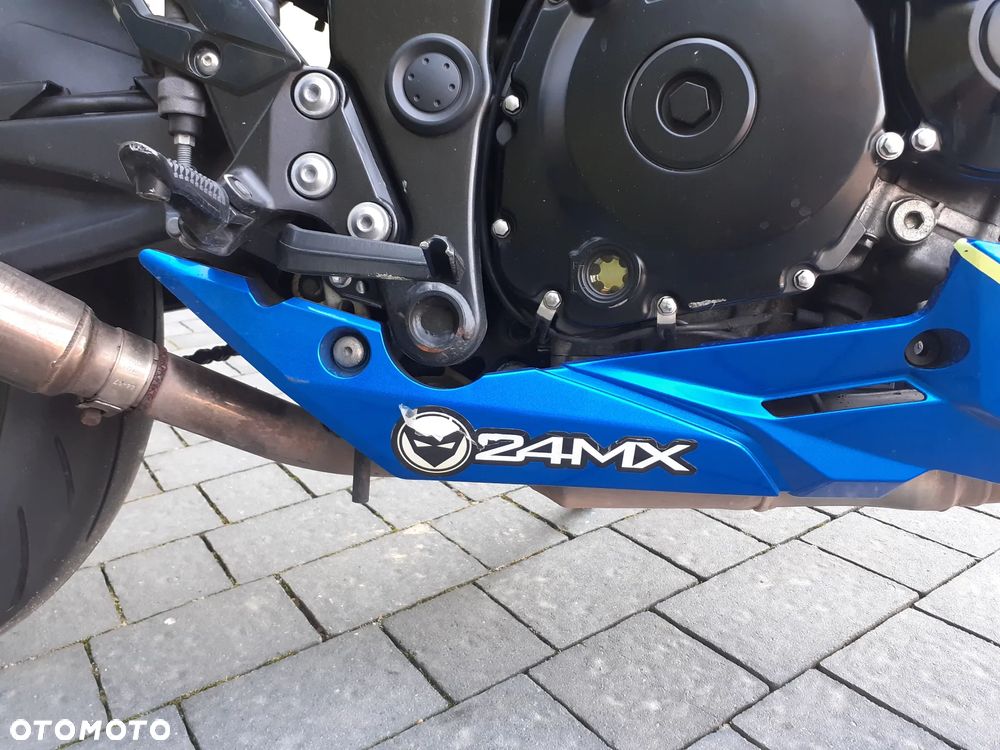 Suzuki GSX - 23