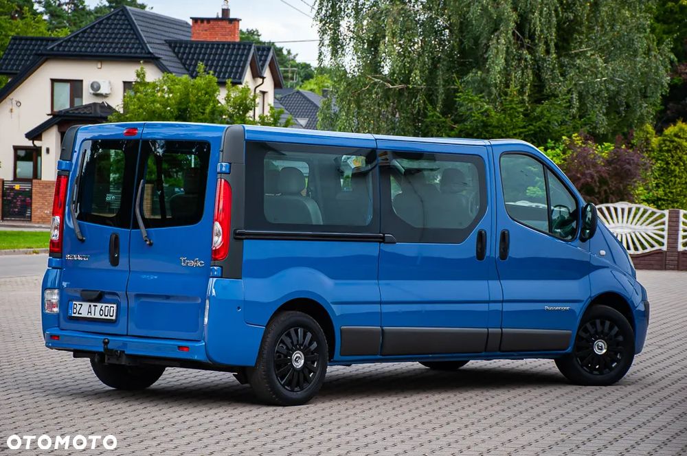 Renault Trafic 2.0 dCi 115 FAP Grand Passenger Black Edition - 15