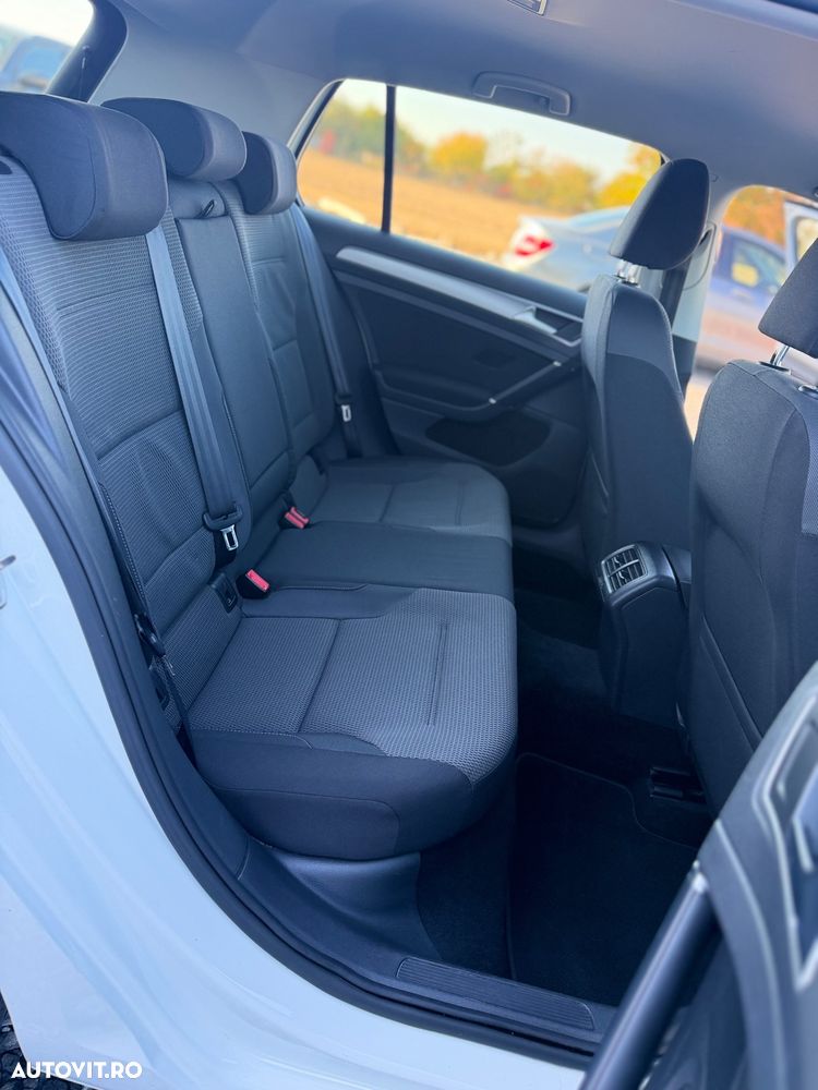 Volkswagen Golf - 6