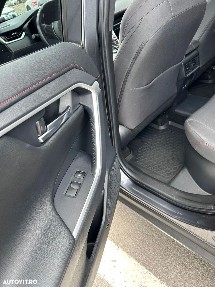 Toyota RAV4 - 8