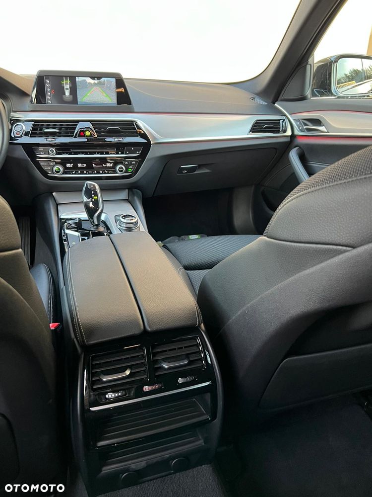 BMW Seria 5 530d xDrive Sport Line sport - 11