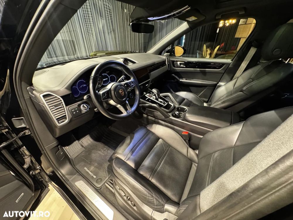 Porsche Cayenne - 26