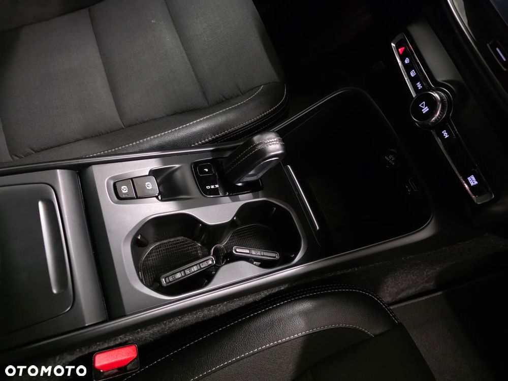 Volvo XC 40 D3 SCR R-Design - 20