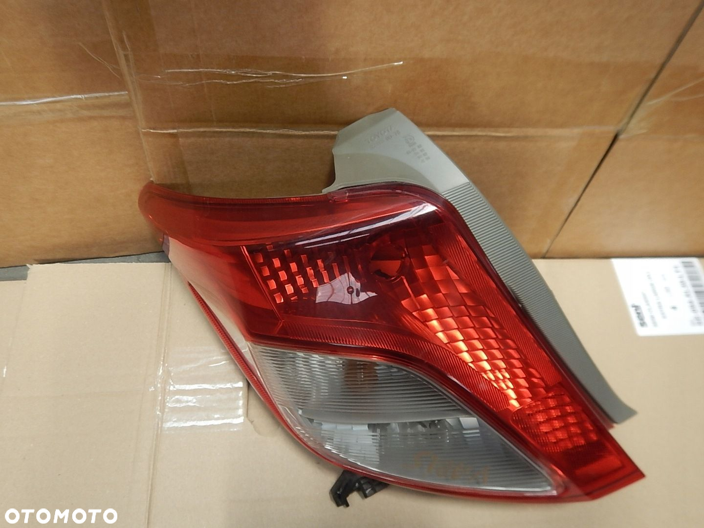 LAMPA TYŁ TYLNA LEWA TOYOTA YARIS 3 III EU - 4