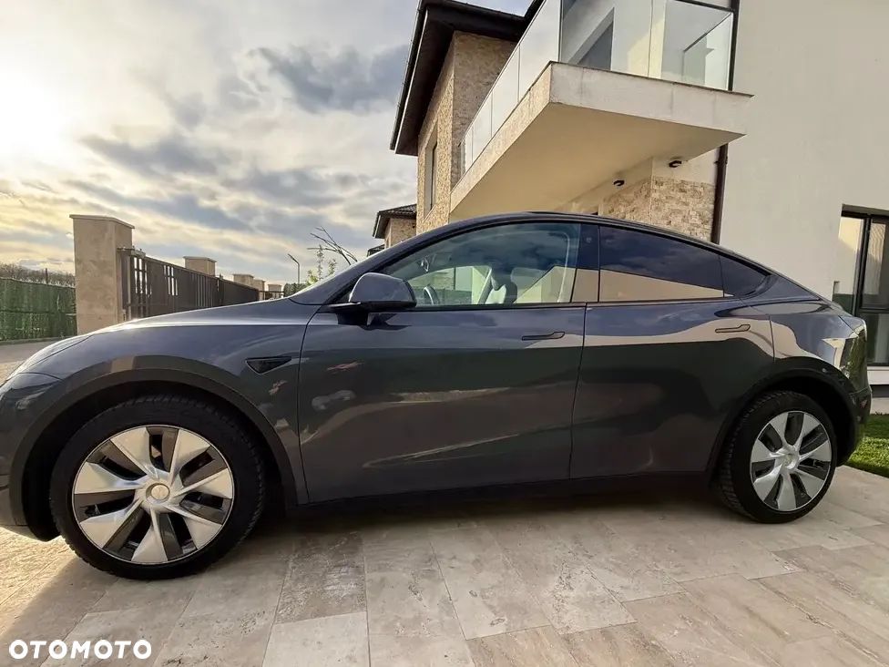 Tesla Model Y Long Range Dual Motor AWD - 5